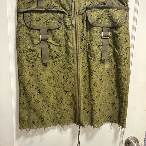 Unique lace skirt with zipper - Picture 3 of 3